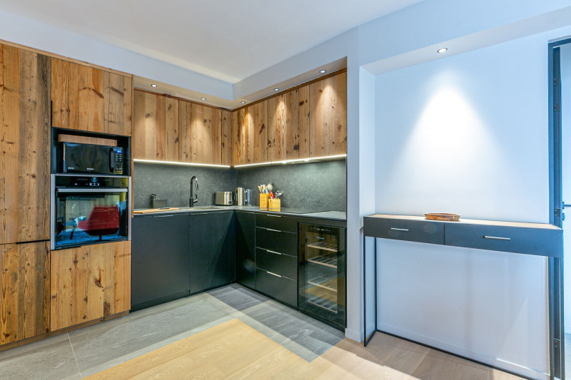 _lv_images__lot_0002340297_05_18449186