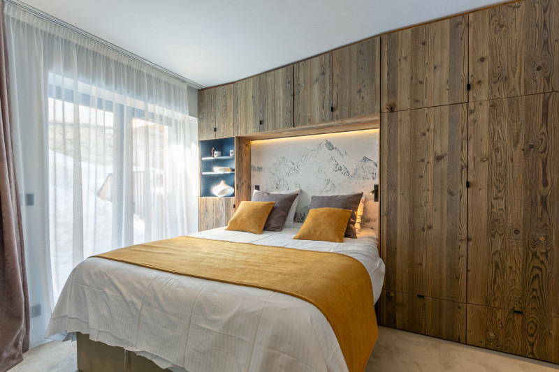 _lv_images__lot_0002340297_06_18501838