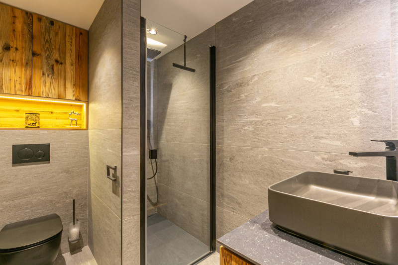 _lv_images__lot_0002340297_09_18466487