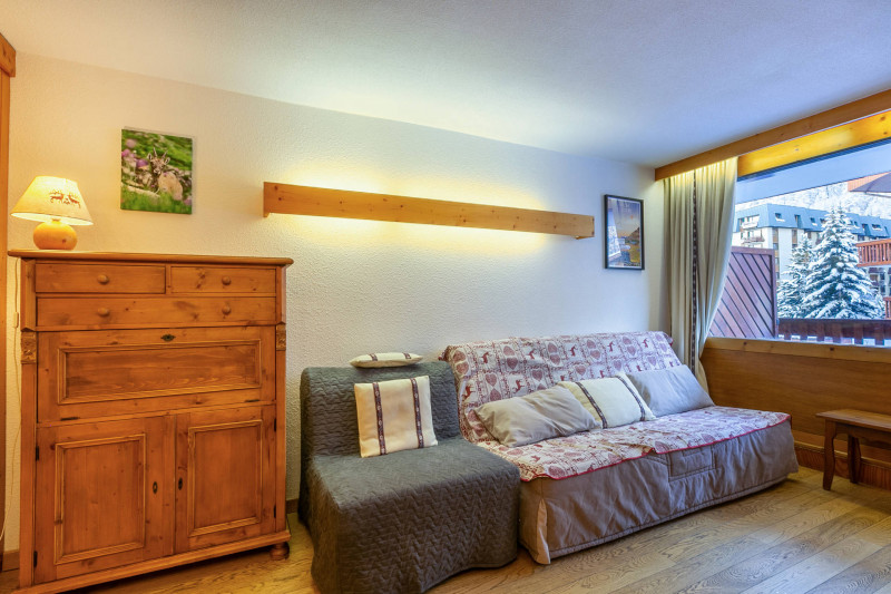 _lv_images__lot_0002340299_03_18559590