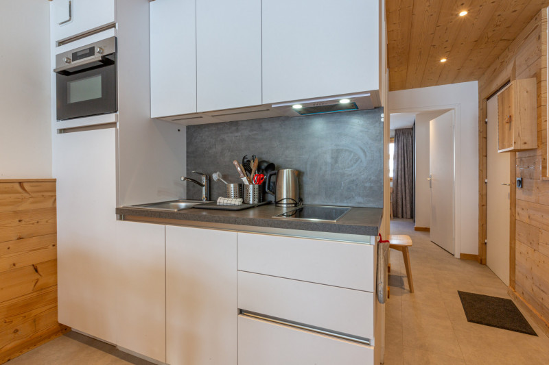 _lv_images__lot_0002340301_05_18260614