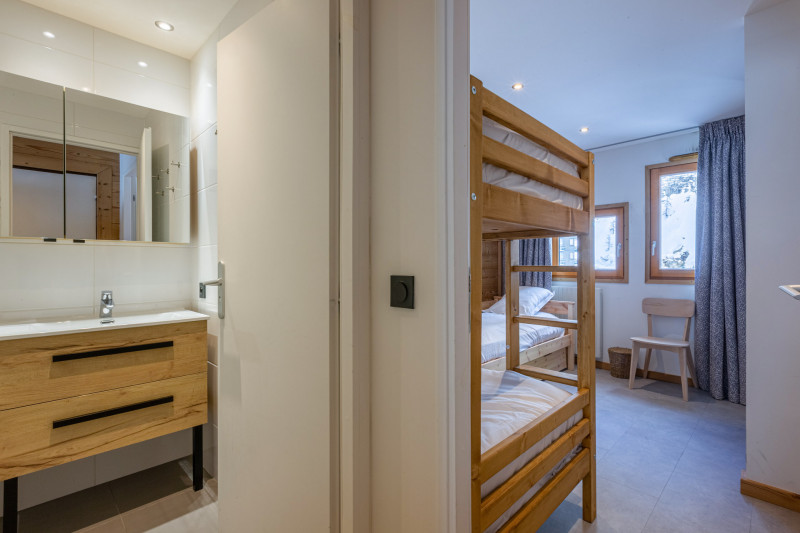 _lv_images__lot_0002340301_07_18559475