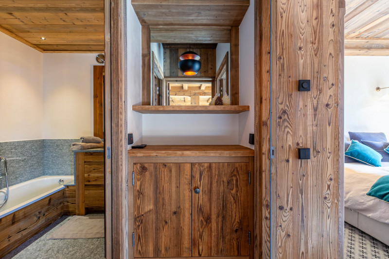 _lv_images__lot_0002340303_10_18448113