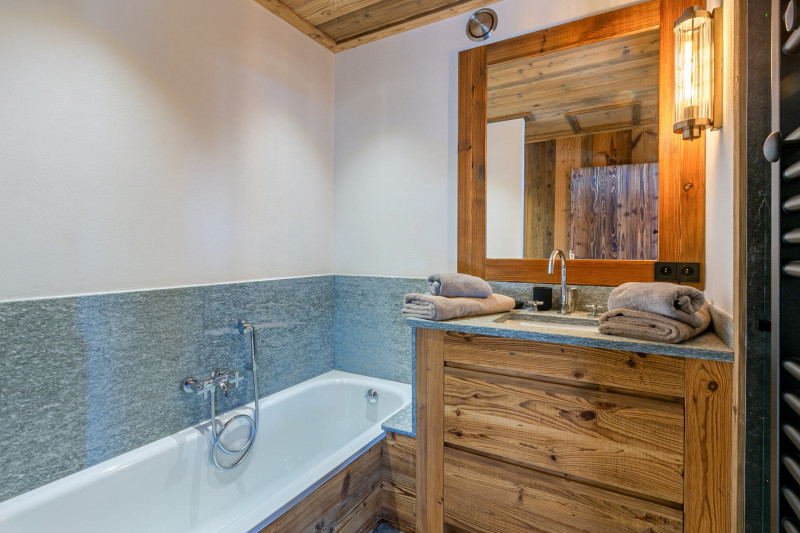 _lv_images__lot_0002340303_14_17298806