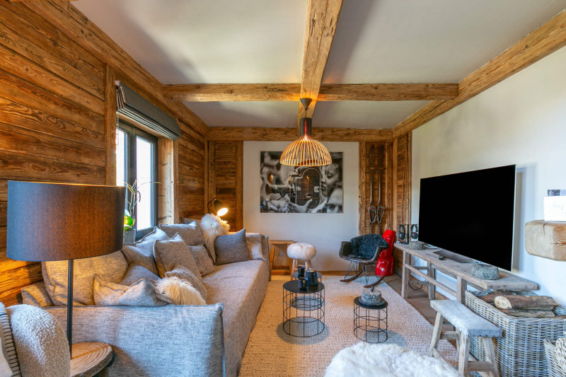 _lv_images__lot_0002340305_04_18465931