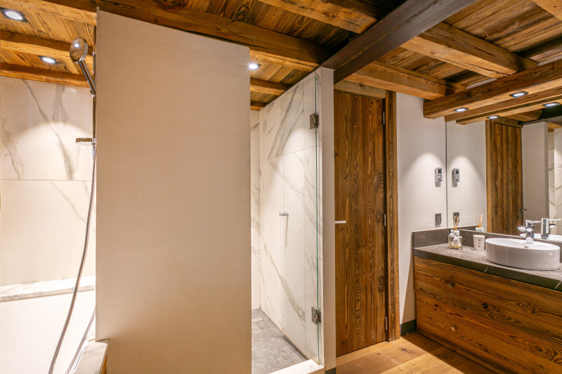 _lv_images__lot_0002340305_13_18474820