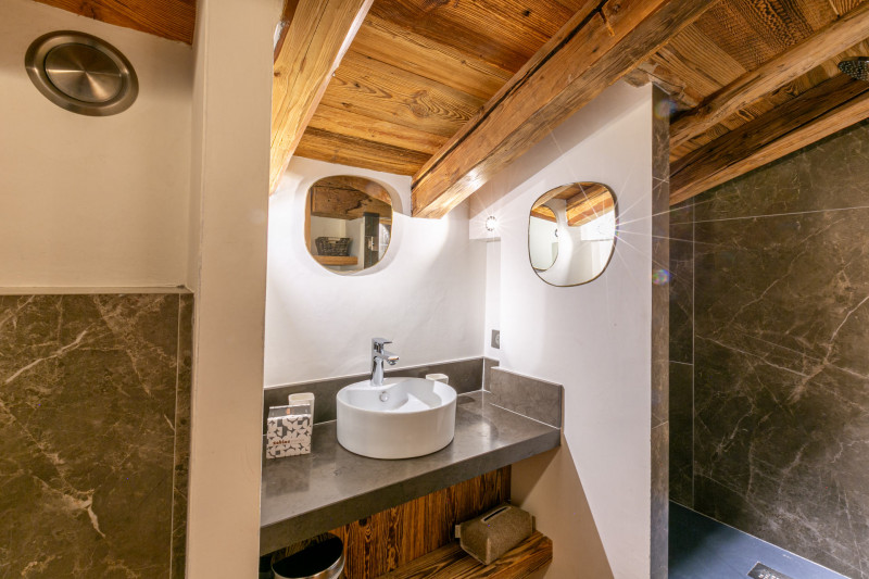 _lv_images__lot_0002340305_16_17441970