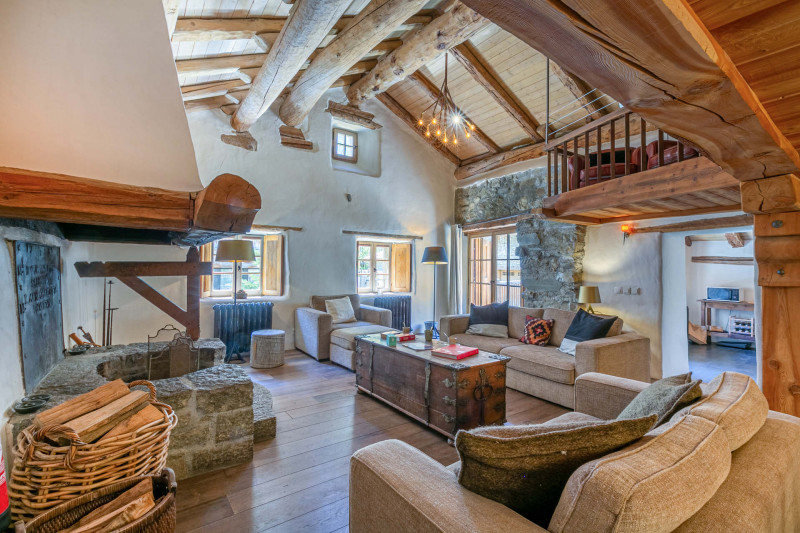 _lv_images__lot_0002340306_03_17300959