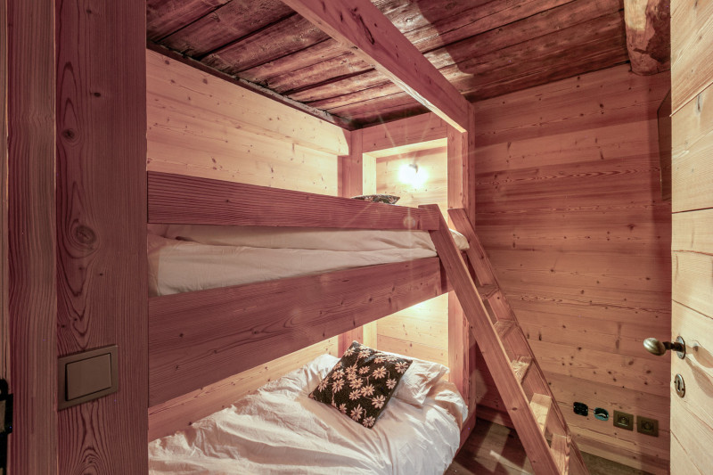 _lv_images__lot_0002340306_15_18261493