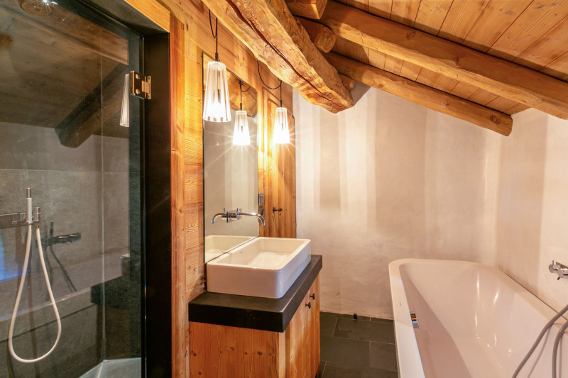 _lv_images__lot_0002340306_16_17365996