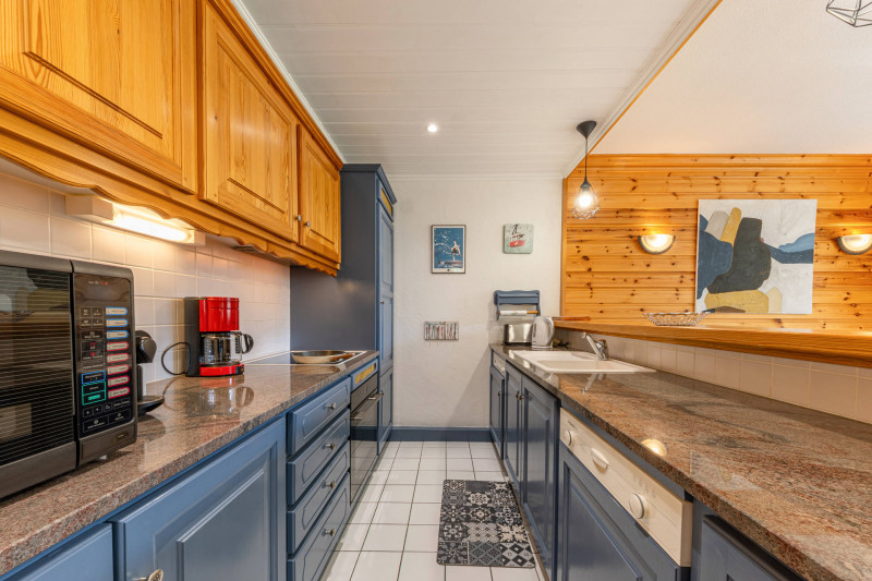 _lv_images__lot_0002340307_08_18558194