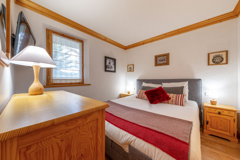 _lv_images__lot_0002340307_09_17830231