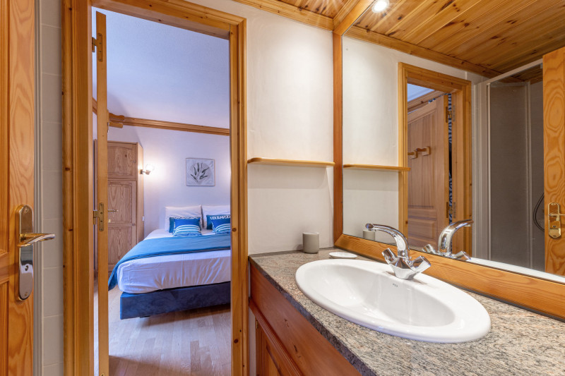 _lv_images__lot_0002340307_12_17408986