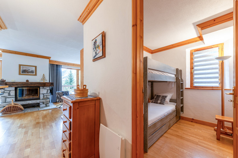 _lv_images__lot_0002340307_15_17786008