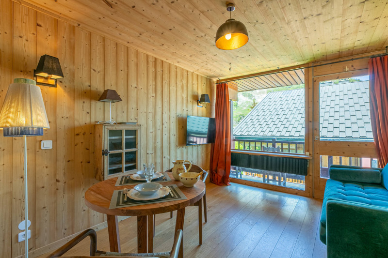 _lv_images__lot_0002340308_02_18325598