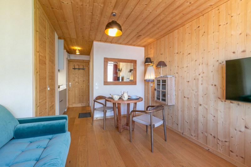 _lv_images__lot_0002340308_03_17426182