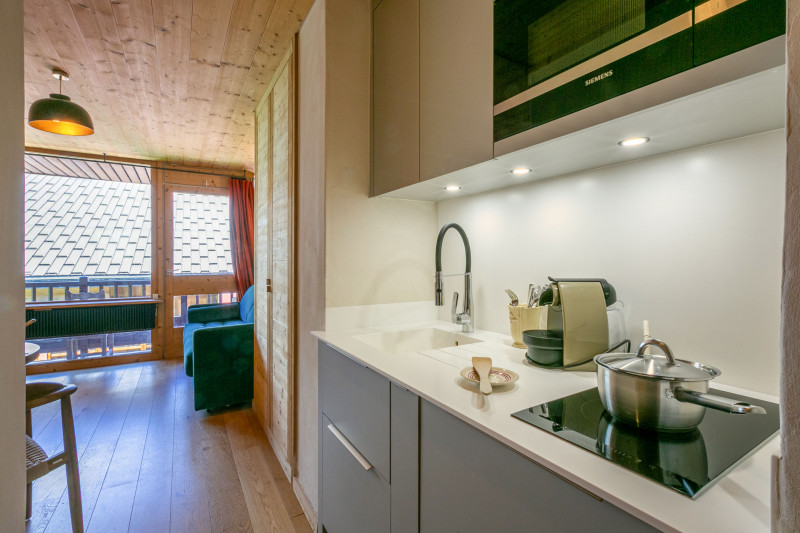 _lv_images__lot_0002340308_05_18183552