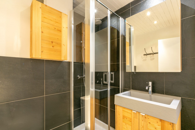 _lv_images__lot_0002340308_06_17761598