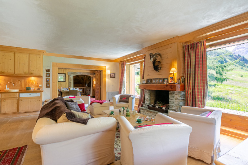 _lv_images__lot_0002340310_04_17939142