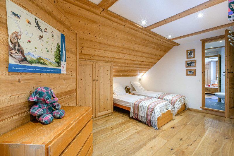 _lv_images__lot_0002340311_10_18304446