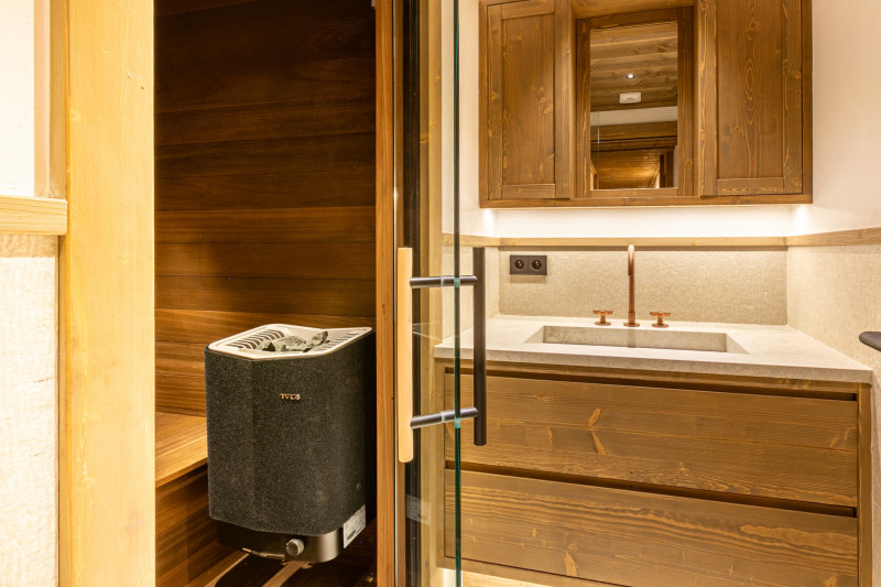 _lv_images__lot_0002340312_12_17444058