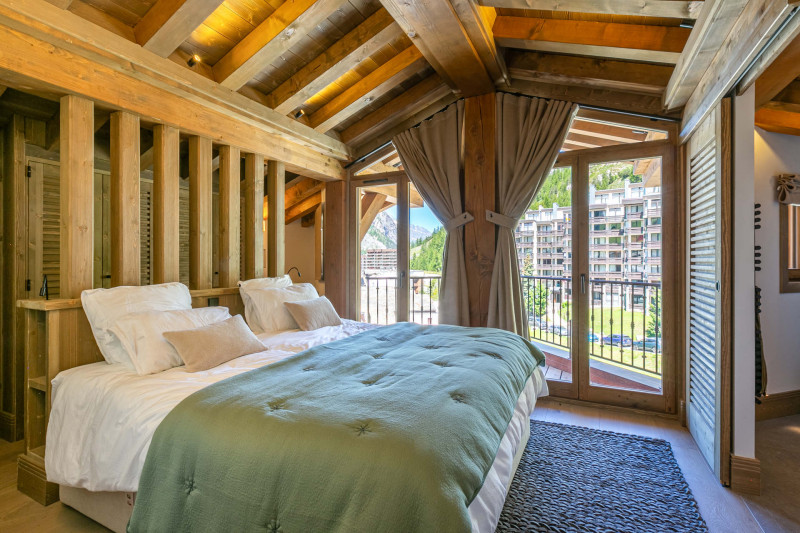 _lv_images__lot_0002340312_16_17435385