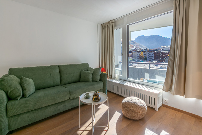 _lv_images__lot_0002340314_04_18449975