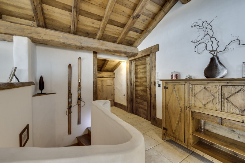 _lv_images__lot_0002340315_08_17757172