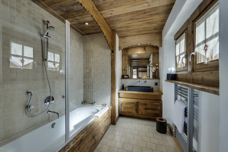 _lv_images__lot_0002340315_14_17899347