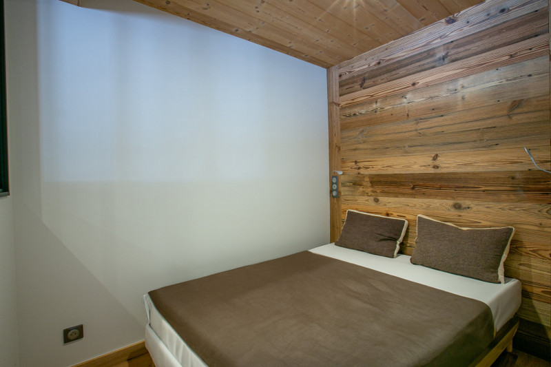 _lv_images__lot_0002340317_07_18358409