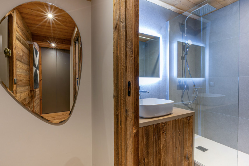 _lv_images__lot_0002340317_10_18558809