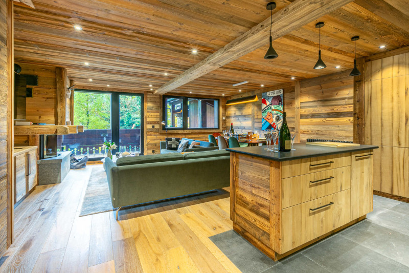 _lv_images__lot_0002340318_06_18450575