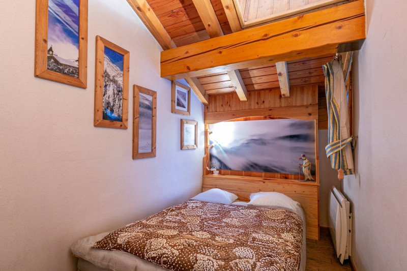 _lv_images__lot_0002340320_06_18305872