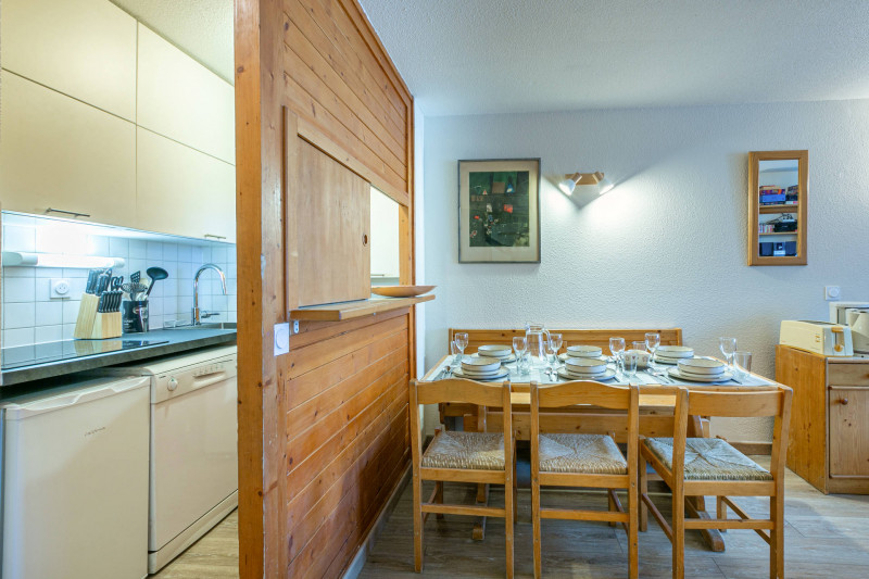 _lv_images__lot_0002340321_04_18145058