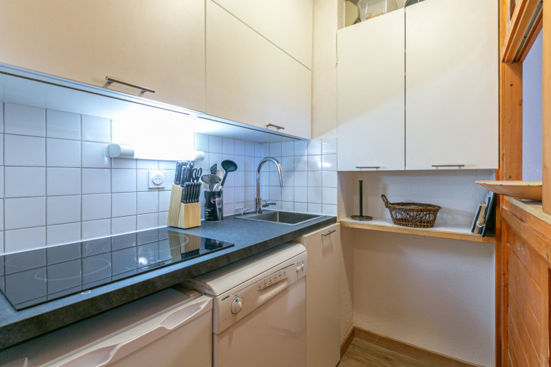 _lv_images__lot_0002340321_06_18180915