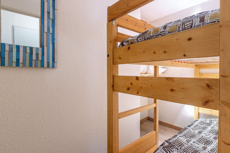 _lv_images__lot_0002340321_08_17940866