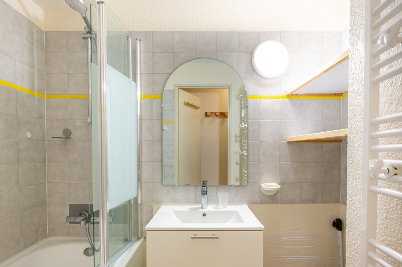 _lv_images__lot_0002340321_09_17434657