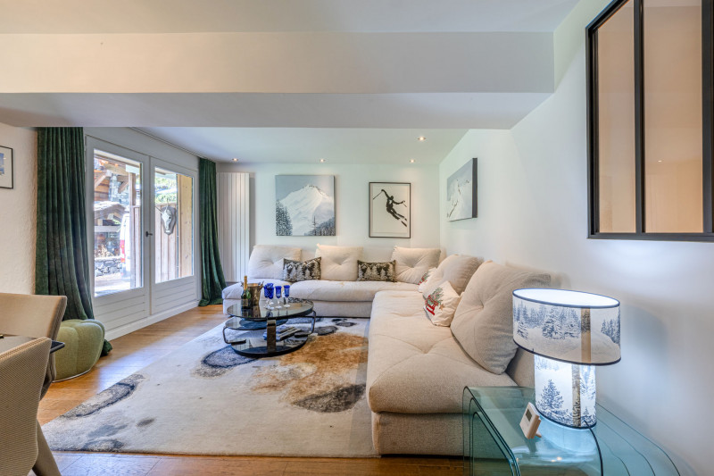 _lv_images__lot_0002340323_02_18357029