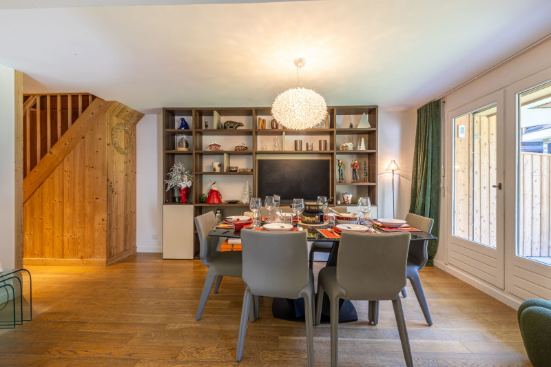 _lv_images__lot_0002340323_05_17696016