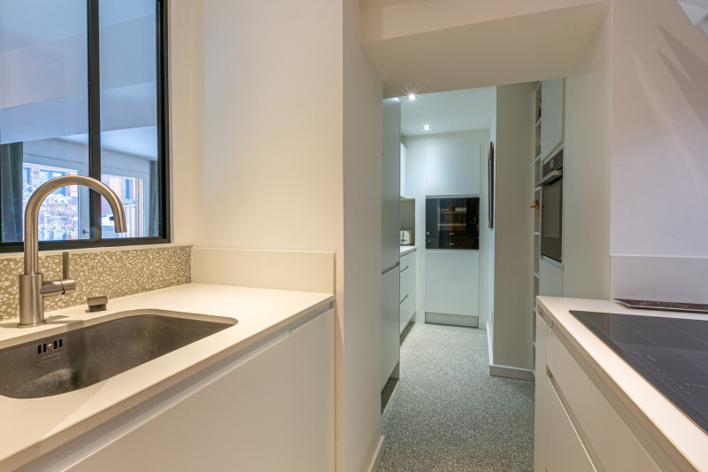 _lv_images__lot_0002340323_06_18259301