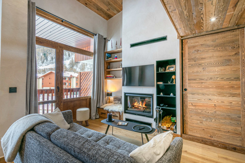 _lv_images__lot_0002340325_03_18117580