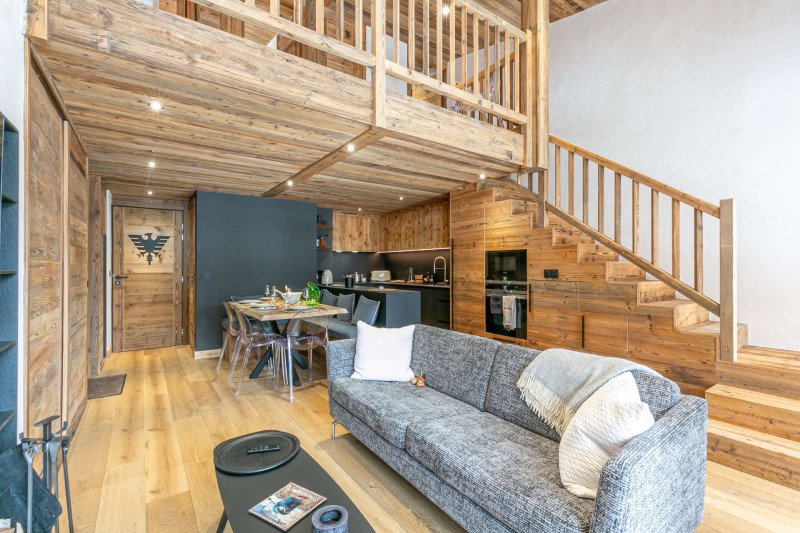 _lv_images__lot_0002340325_05_18357437