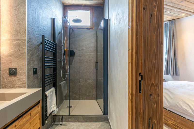 _lv_images__lot_0002340325_15_18197843