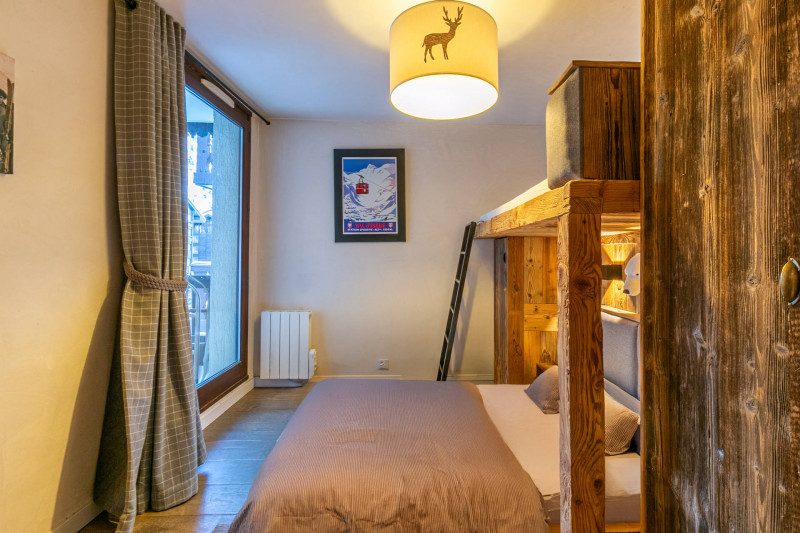 _lv_images__lot_0002340326_08_17758886