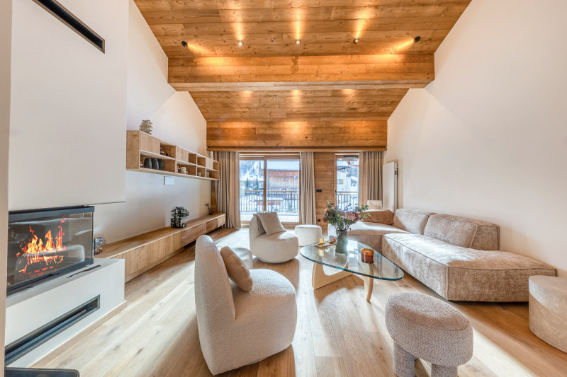 _lv_images__lot_0002340328_01_17407287