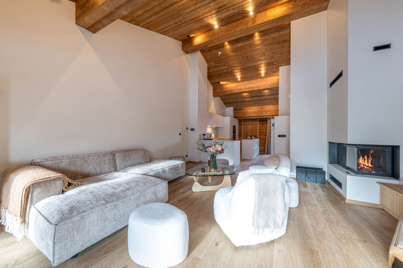 _lv_images__lot_0002340328_02_17939500