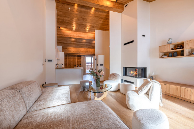 _lv_images__lot_0002340328_03_18063696