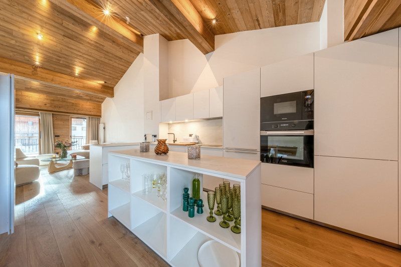 _lv_images__lot_0002340328_05_18357111