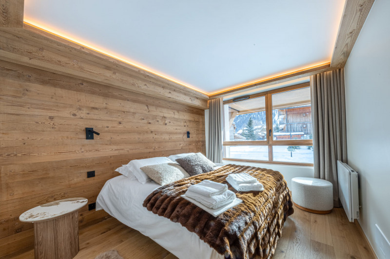 _lv_images__lot_0002340328_07_18063700