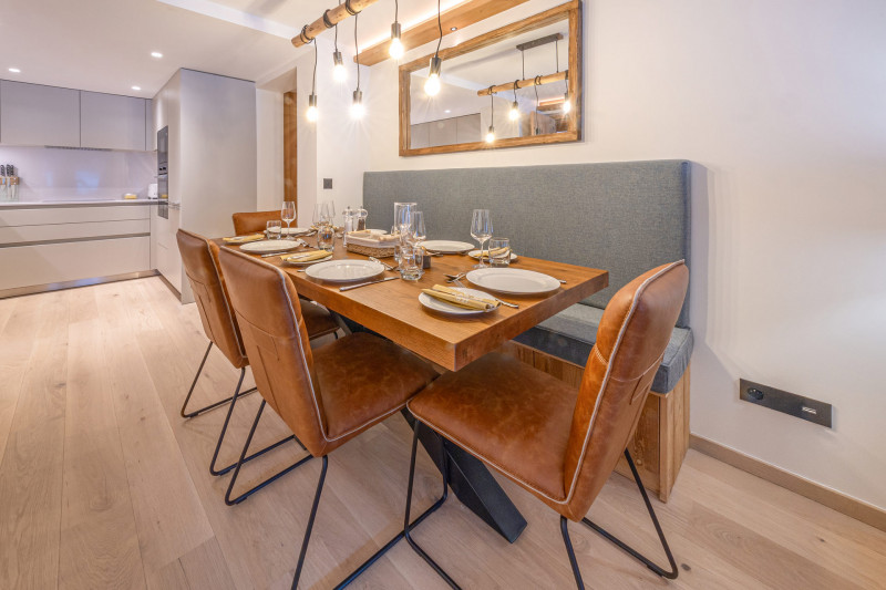 _lv_images__lot_0002340329_05_18357345